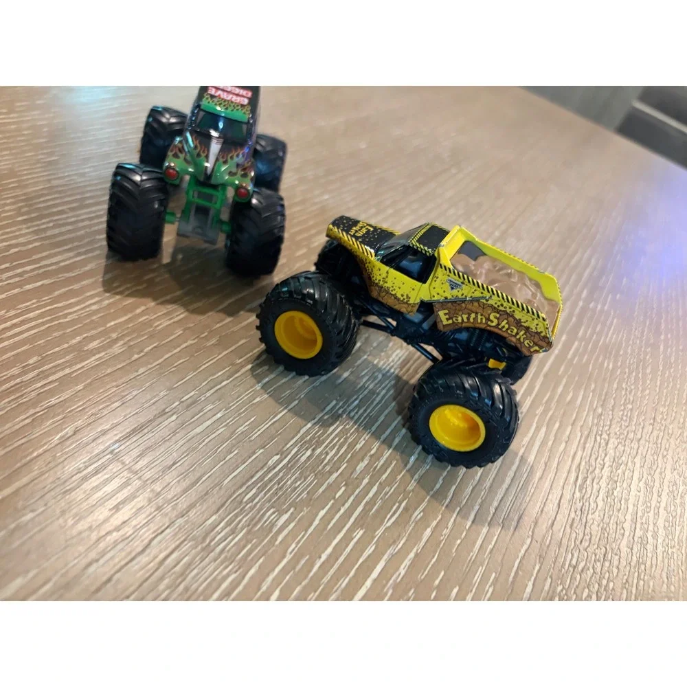 Monster Jam Grave Digger & EarthShaker 1:64 Die Cast Monster Truck Lot 2